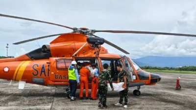 Pemerintah Angkut 4 Ton Bantuan Udara, Diterjunkan Helikopter ke Solok, Agam dan Pasaman Barat