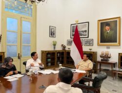 Presiden Prabowo Bahas Arah Kebijakan Ekonomi Nasional Bareng Luhut di Istana