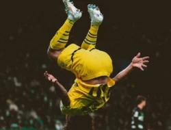 Didesak Istri, Winger Cepat Dortmund Karim Adeyemi Siap Terima Pinangan Manchester United