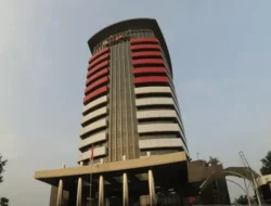 ICW Tagih Janji KPK Tuntaskan Kasus Kuota Haji dan Pengadaan Gas Air Mata Polri