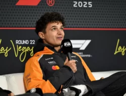 Lando Norris Juara F1 ke-21 Yang Tanda Tangan Helm ‘Race Against Dementia’ Sir Jackie Stewart