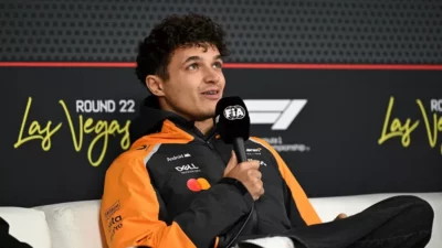 Lando Norris Juara F1 ke-21 Yang Tanda Tangan Helm ‘Race Against Dementia’ Sir Jackie Stewart