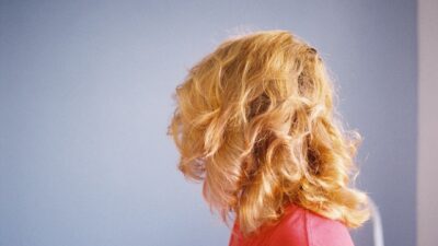 Apa Hukum Memakai dan Menyambung Rambut Orang Lain?