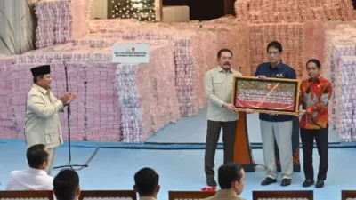ICW Sentil Kejagung Pamer Uang Rampasan: Hebat di Citra Nol di Substansi!