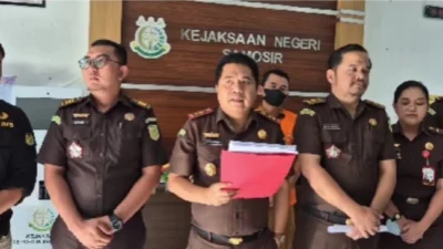 Rugikan Negara Rp. 516 Juta, Kadinsos Samosir Jadi Tersangka Korupsi Bantuan Korban Banjir Bandang