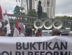 Kasus Investasi Bodong Rp. 362 Miliar Mandek, Massa Geruduk Polda Metro Jaya