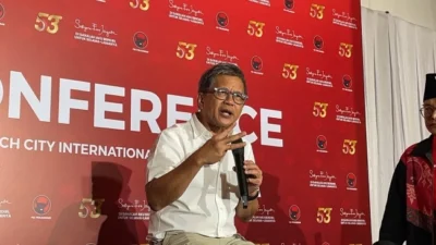Rocky Gerung Ngaku Girang Hadir di HUT Ke-53 PDI Perjuangan, Puji Pidato Megawati: Berani!