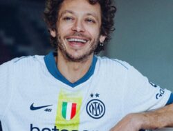 Valentino Rossi Ingin Bikin Serial TV Perjalanan Karirnya di MotoGP, Brad Pitt Jadi Bintangnya