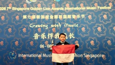Ukir Sejarah! Bocah 7 Tahun Asal Bojonegoro Taklukkan Panggung Piano Internasional di Singapura