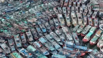 Ribuan Kapal Menumpuk Semrawut di Pelabuhan Muara Angke, Nelayan Berhari-hari Tak Bisa Melaut