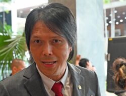 Majukan Pendidikan Nasional, Once Mekel Dorong Gaji Guru Minimum Rp15 Juta per Bulan