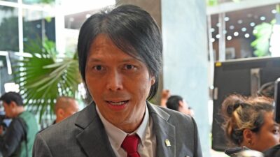 Majukan Pendidikan Nasional, Once Mekel Dorong Gaji Guru Minimum Rp15 Juta per Bulan