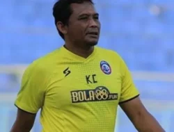 Asisten Pelatih Arema Kuncoro Meninggal Usai Kolaps Di Pinggir Lapangan Stadion Gajayana
