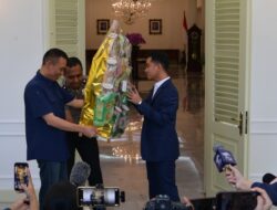 Gibran Permalukan Rismon Sianipar