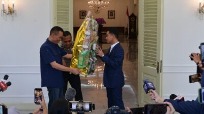 Gibran Permalukan Rismon Sianipar