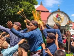 Grebeg Syawal di Masjid Gedhe Kauman Meriah, Ribuan Warga Yogyakarta Rebutan Gunungan