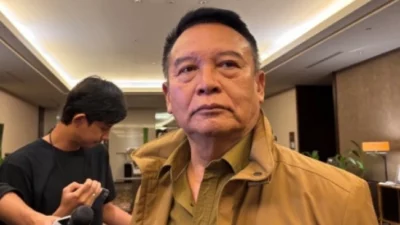 TB Hasanuddin Sebut Pengumuman Siaga 1 TNI Oleh Panglima Aneh: Bikin Rakyat Gelisah!