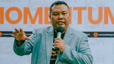 Hendri Satrio: Pejabat Yang Dekat Dengan Rakyat Jangan Takut Dicap Pencitraan