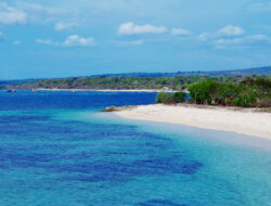 Pantai Tablolong, Surga Pasir Putih Yang Tenang di Kupang Barat NTT