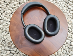 Benarkah Headphone Bluetooth Bahaya Bagi Otak? Ini Penjelasan Ilmiahnya