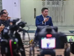 Seskab Teddy Indra Wijaya Bantah Indonesia Bakal ‘Chaos’: Keliru! Semua Terkendali!