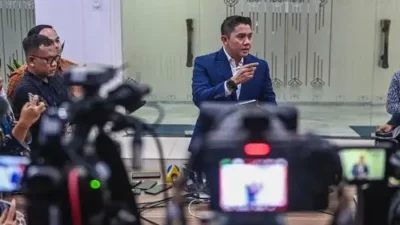 Seskab Teddy Indra Wijaya Bantah Indonesia Bakal ‘Chaos’: Keliru! Semua Terkendali!
