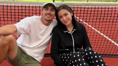 Vincent Verhaag Larikan Jessica Iskandar ke RS Usai Demam Tinggi Karena Terinfeksi Bakteri Sashimi