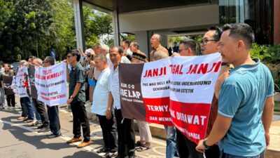 Demo di Bundaran CitraGran, Warga Desak PT SBM Tuntaskan Masalah Listrik Bawah Tanah