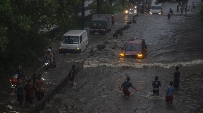 Jakarta Dihantam Banjir Saat Lebaran 2026: Puluhan RT Terendam, Ratusan Warga Mengungsi