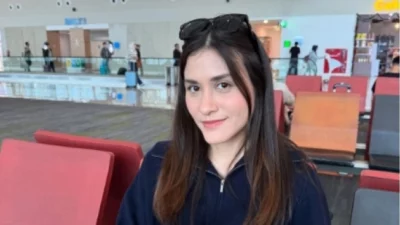 Perjalanan Spiritual Adik Darius Sinathrya, Samanta Jadi Mualaf, Tersentuh Kisah Nabi Muhammad SAW