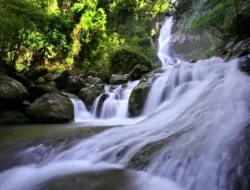 Menikmati Suasana Alam Menyejukkan di Air Terjun Lubuk Hitam, Kota Padang