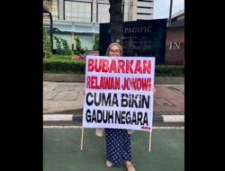 Warganet Desak Bubarkan Relawan Jokowi: Sampah Harus Disingkirkan!