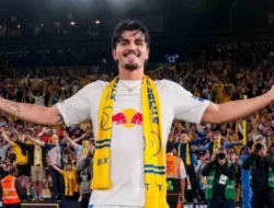 Bek Leeds United Pascal Struijk Pamer Tato Garuda Usai Dikunjungi Asisten Timnas Indonesia Simon Grayson