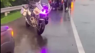Waspada! Viral di Medsos Ban Mobil Pecah Massal di Tol Jagorawi, Ternyata Ini Penyebabnya