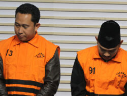 Bupati Bekasi Ade Kuswara dan Ayahnya Didakwa Terima Suap Rp12,4 Miliar