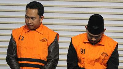 Bupati Bekasi Ade Kuswara dan Ayahnya Didakwa Terima Suap Rp12,4 Miliar
