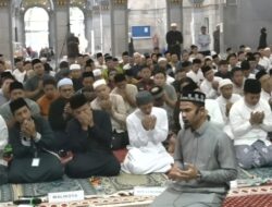 Shalat Shubuh Akbar Berjamaah di Masjid Agung Cilegon Berhadiah Umrah Dipadati Ribuan Orang