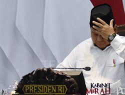 Rocky Gerung Prediksi Prabowo Segera Jatuh Jika Tak Segera Reshuffle 80 Persen Kabinetnya