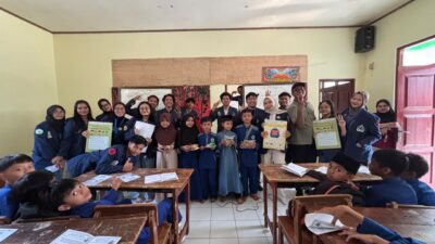 Universitas Trisakti Gelar Kuliah Kerja Mahasiswa di Desa Wangunjaya: Pelatihan Ecobrick Hingga Ajar Bahasa Inggris