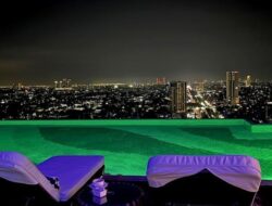 Tak Perlu ke Bali, Surabaya Kini Punya Beach Club Rooftop dengan Pasir Putih Australia