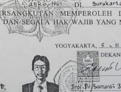 Djarot Saiful Hidayat: Sebelum Ditunjukkan, Rakyat Masih Yakin Ijazah Jokowi Palsu!