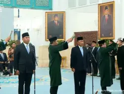 Prabowo Lantik Wamenhan Donny Ermawan dan Profesor Sunitiyoso Jadi Gubernur dan Wagub URI Pertama